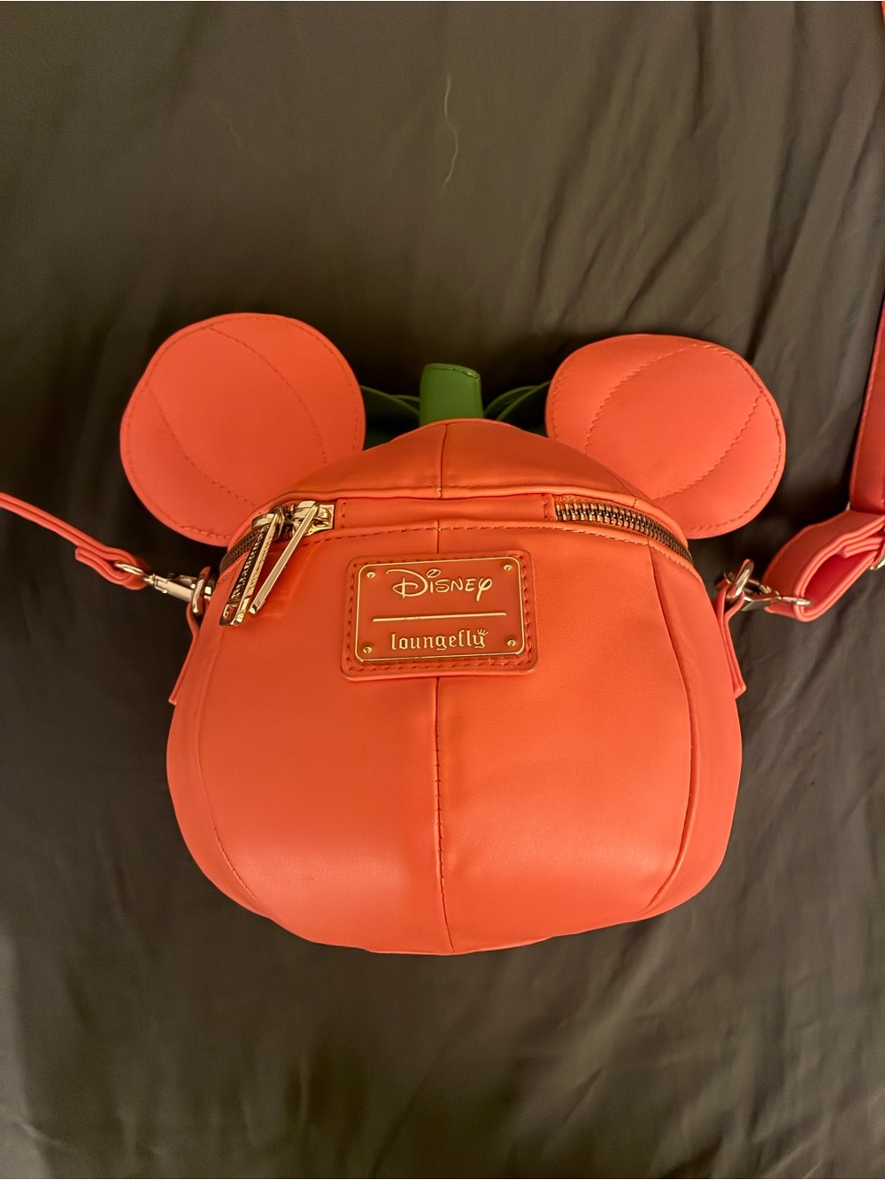 Disneys Loungefly Minnie Mouse Pumpkin Halloween Glow in the dark crossbody bag - Picture 3 of 6